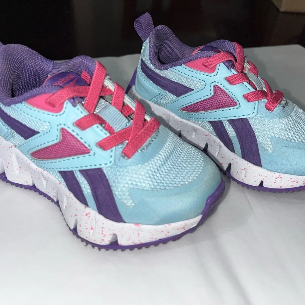Reebok emblem tread clean